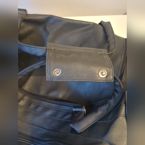 Tropicana Las Vegas Duffle Bag. Gym Bag. Faux Leather - Picture 14 of 14